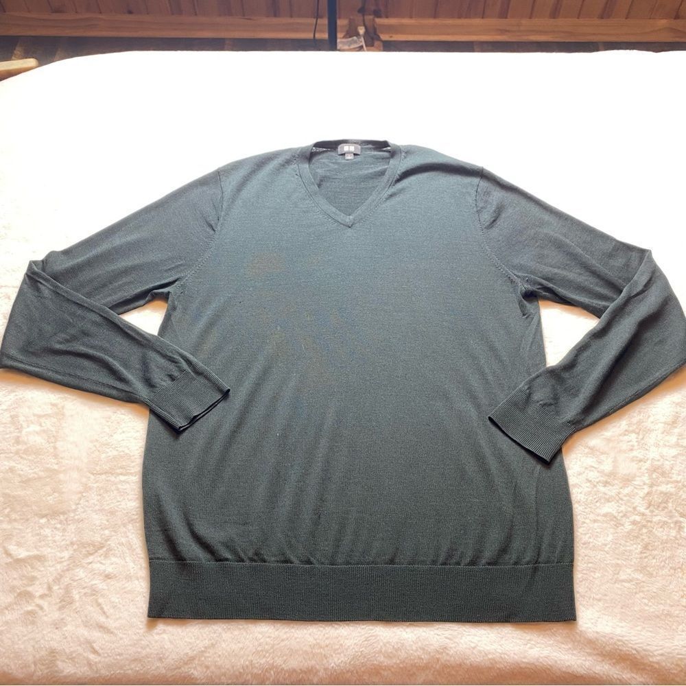 Uniqlo Black 100% Merino Wool V-Neck Long Sleeve Sweater Size Large